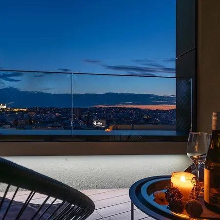 Panoramic Castle View Sky Park Apartamento