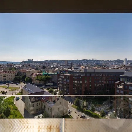 Apartment Panoramic Castle View Sky Park *